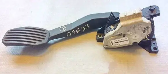 Accelerator throttle pedal
