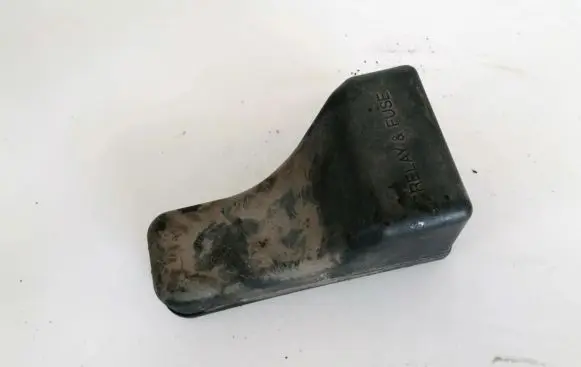 Toyota Avensis T250 Fuse box cover
