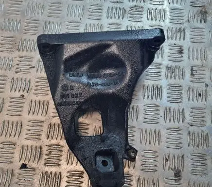 BMW 7 E65 E66 Engine mounting bracket 6769260