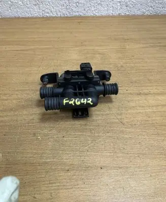 BMW 5 E60 E61 Coolant heater control valve 64116906652 060615