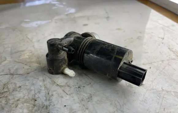 Ford Fiesta Windscreen/windshield washer pump 8a6117k624aa