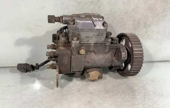 Audi A4 S4 B5 8D Fuel injection high pressure pump 028130110M 0460404985
