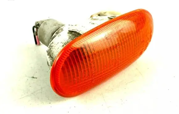Mitsubishi L200 Front fender indicator light
