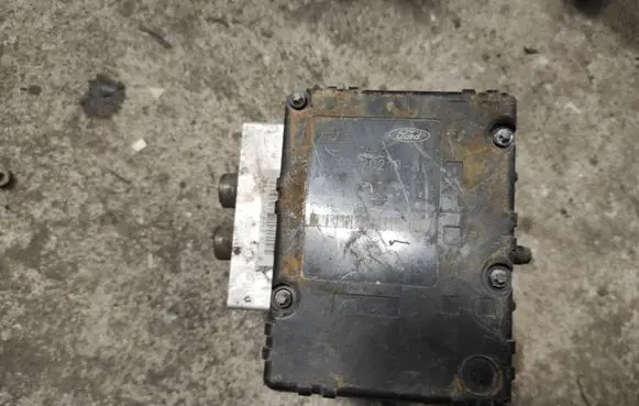 Jaguar S-Type ABS Pump XW432C219AE