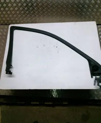 Jeep Grand Cherokee Front door window/glass frame 5XL21DX9AA