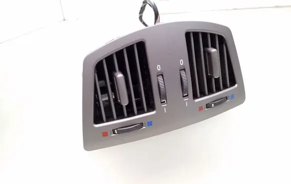 Rear air vent grill