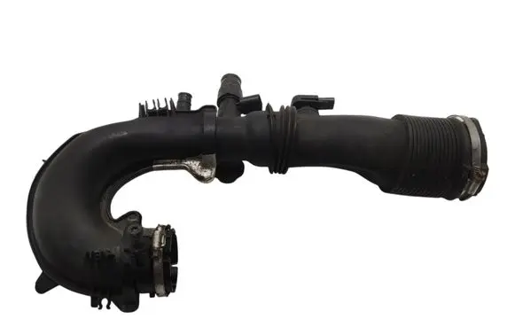 Infiniti Q30 Air intake hose/pipe A2700901029