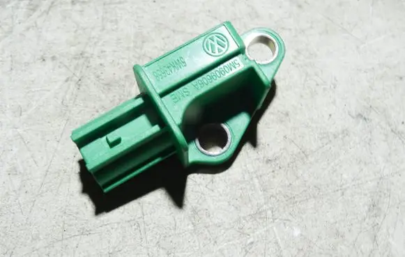 Volkswagen Scirocco Airbag deployment crash/impact sensor 5M0909606A