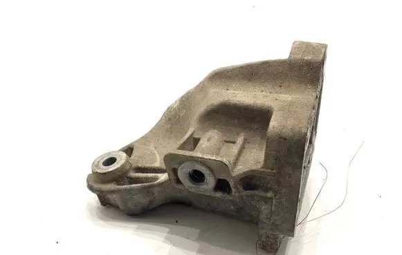 Mercedes-Benz E W212 Engine mounting bracket A6422233004