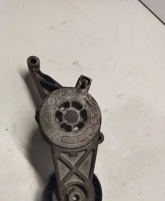 Engine mount bracket