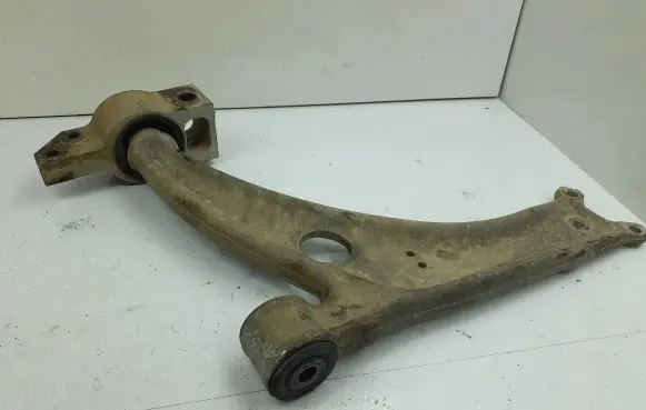 Volkswagen PASSAT B6 Front lower control arm/wishbone 3C0407153B
