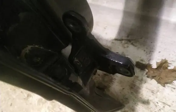 Mercedes-Benz B W245 Rear door lower hinge 