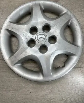 Mazda 626 R15 wheel hub/cap/trim 