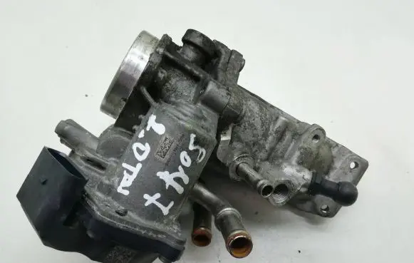 Volkswagen Golf VII Throttle valve 04L128063N