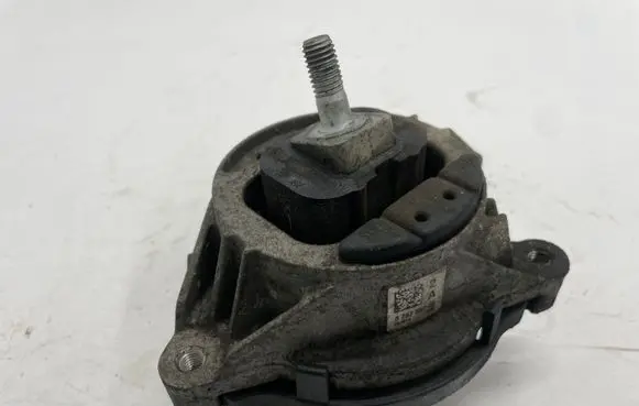 BMW 1 F20 F21 Engine mount bracket 6787657