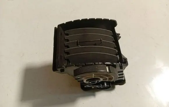 KIA Sorento Dash center air vent grill 974903E000