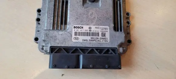 KIA Sportage Engine control unit/module 391202A051 0281017695