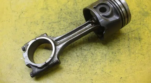 Volvo S60 Piston with connecting rod