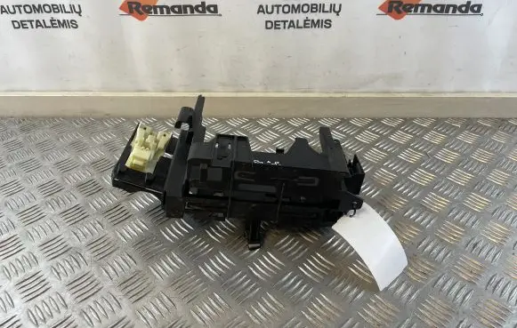 BMW 5 G30 G31 G38 Engine control unit holder 8584651