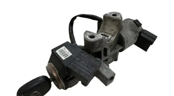 Toyota Avensis T250 Ignition lock N0501517