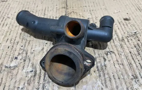 Skoda Fabia Mk2 (5J) Thermostat/thermostat housing 03P121111D