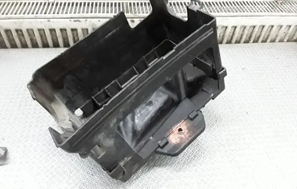 Volkswagen Polo IV 9N3 Battery box tray 