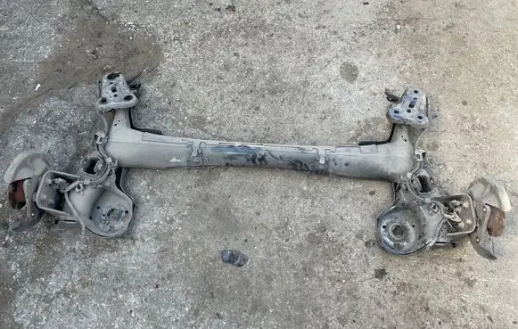 Opel Mokka B Rear axle beam 