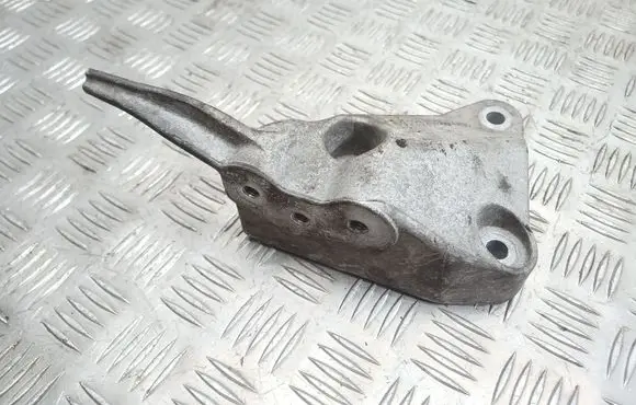 Opel Astra J Engine mounting bracket 13365327