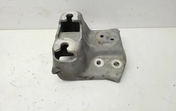 Subaru Outback (BS) Engine mounting bracket