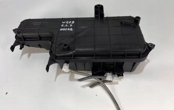 Mercedes-Benz CLS C219 Vacuum air tank A2198000019