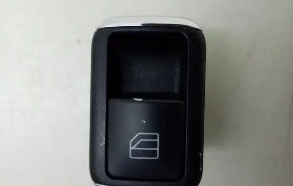 Mercedes-Benz C W204 Electric window control switch A2048700451