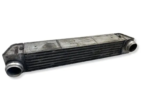 BMW 5 E60 E61 Intercooler radiator 7795823 F6438000