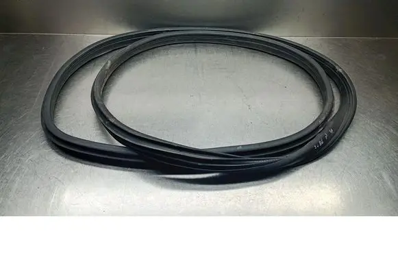 Opel Astra H Front door rubber seal 13178758