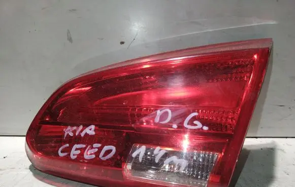 KIA Ceed Tailgate rear/tail lights 92404A20