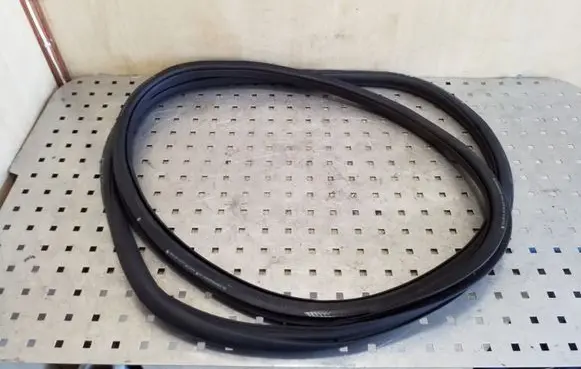 Skoda Superb B6 (3T) Front door rubber seal 3T0867365