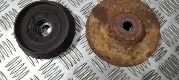 Renault Clio II Coil spring mount 