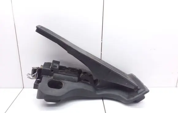Volkswagen PASSAT B6 Accelerator throttle pedal 1K1721503L 6PV00860000