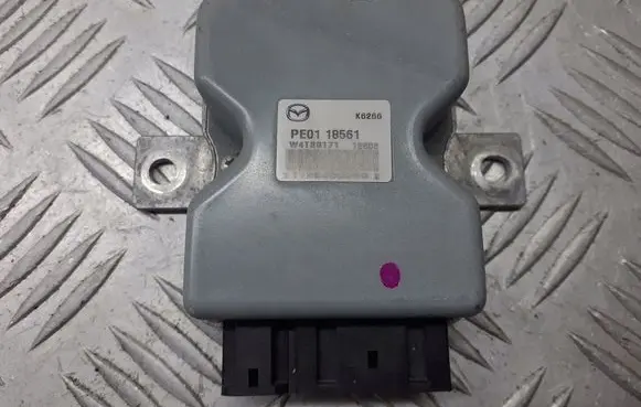 Mazda 3 II Fuel injection pump control unit/module PE0118561