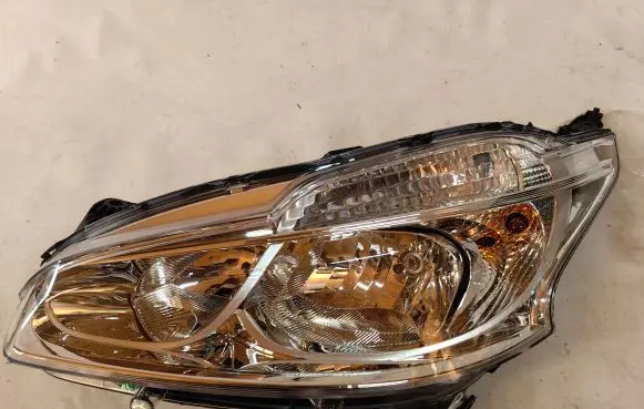 Peugeot 208 Headlight/headlamp 9802221880