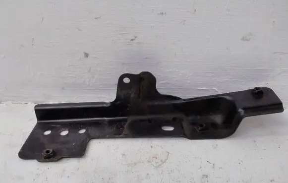 Audi Q7 4L Fender mounting bracket 4L0805698