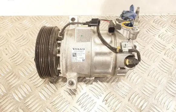Volvo XC40 Air conditioning (A/C) compressor (pump) P31449067