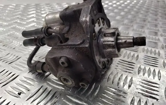 Toyota Avensis T250 Fuel injection high pressure pump 221000r010
