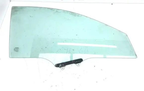 Honda CR-V Front door window glass four-door