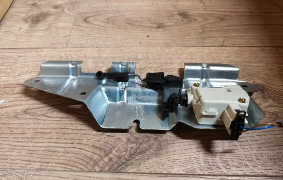 Volkswagen Bora Tailgate/trunk/boot lock/catch/latch 1J5827425F