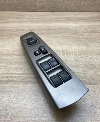 Toyota Prius (XW20) Electric window control switch 8482047012