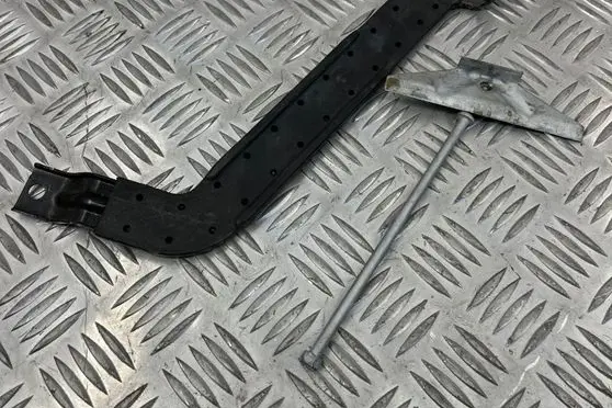 BMW 3 E90 E91 Battery bracket 7549425 119867