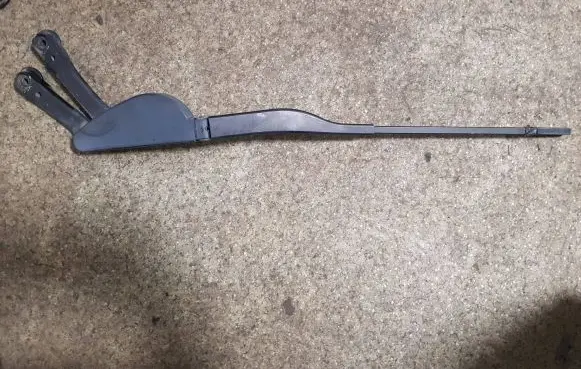 BMW 7 E38 Front wiper blade arm 61618352020