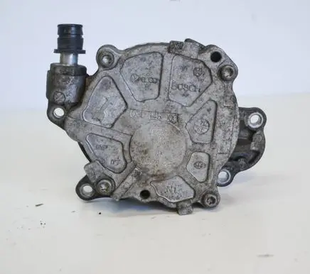 Volkswagen Jetta VI Vacuum pump 03L145100F