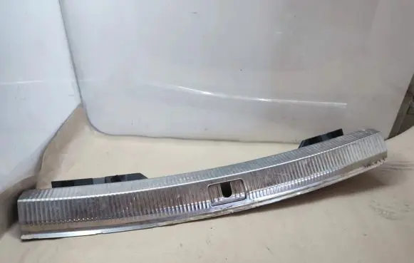 Trunk/boot sill cover protection