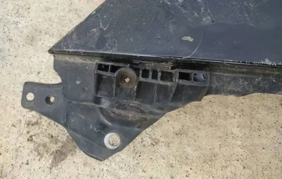 Subaru Legacy Front bumper mounting bracket